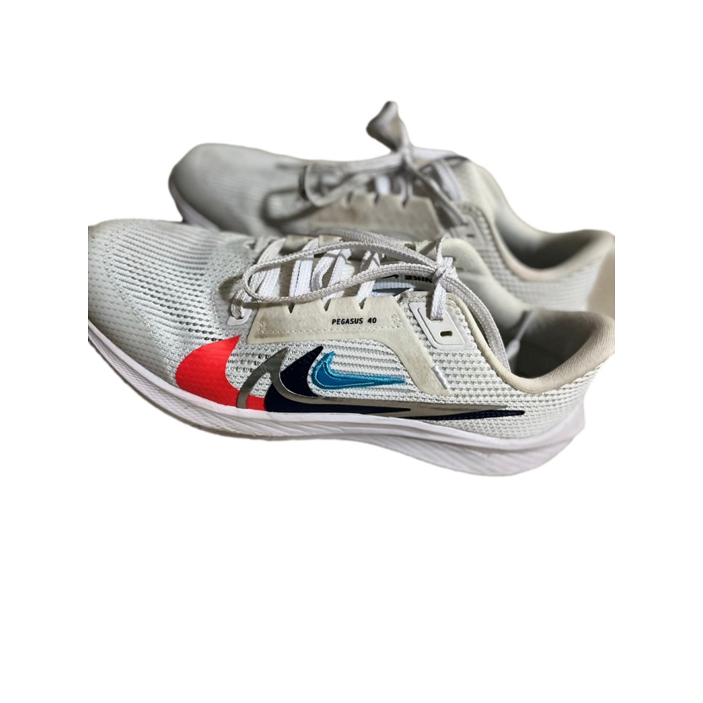 EUC Nike Pegasus 40 Running Shoes, Size 7Y/8.5 W, White - Picture 5 of 9